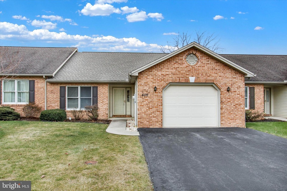 406 Benjamin Dr unit 20, Chambersburg, PA 17201 - photo 1