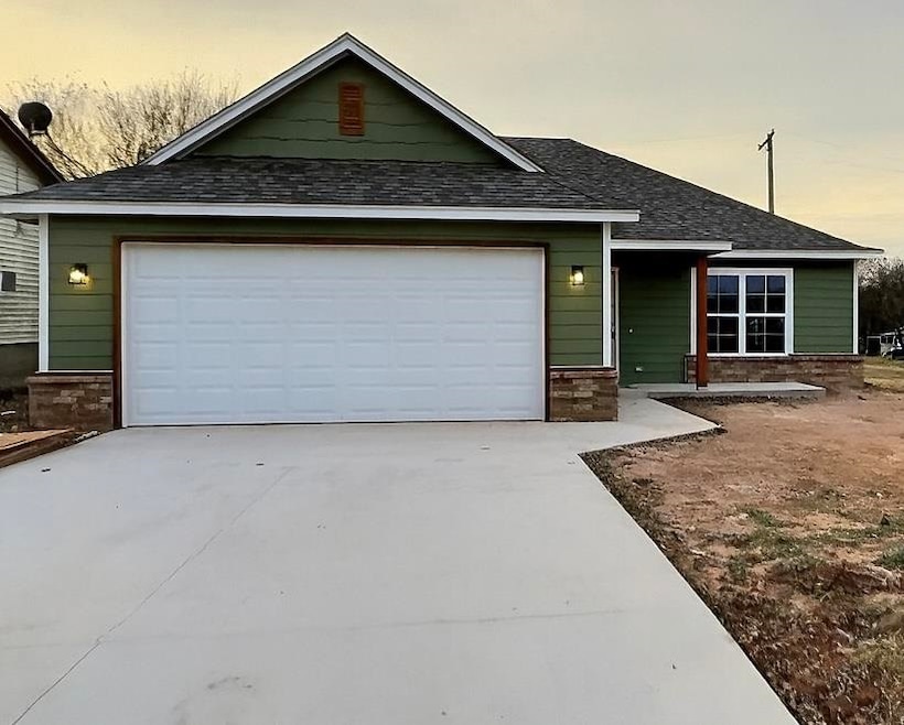 1019 N Central Ave, Cushing, OK 74023 - photo 1