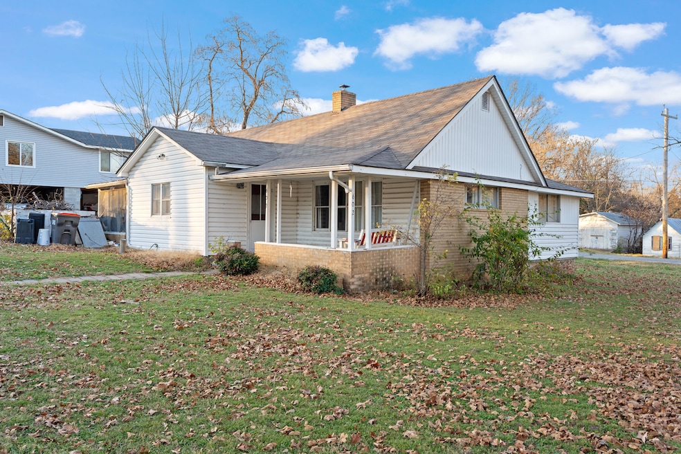 602 S Spring St, Grove, OK 74344 - photo 1