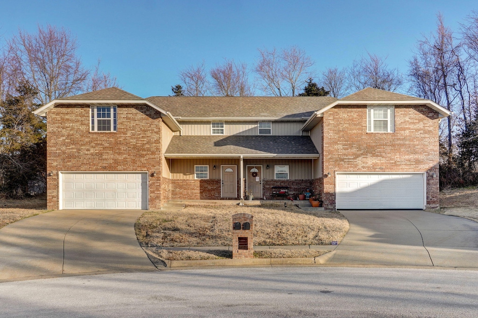 813 E Daniels-1