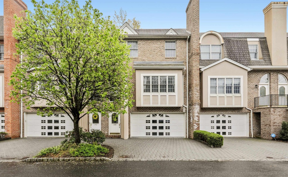140 Stonegate Trail unit 140, Cresskill, NJ 07626 - photo 1