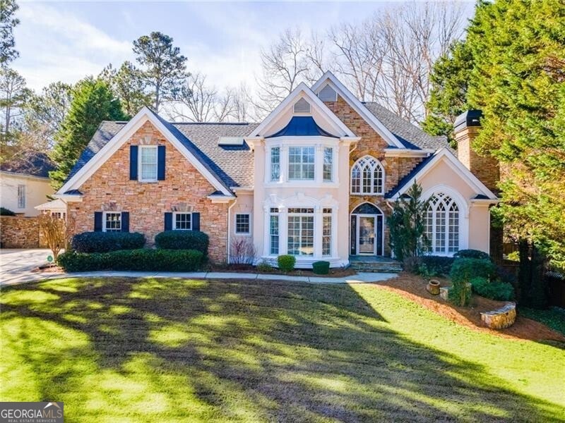 View of front of home featuring a front lawn