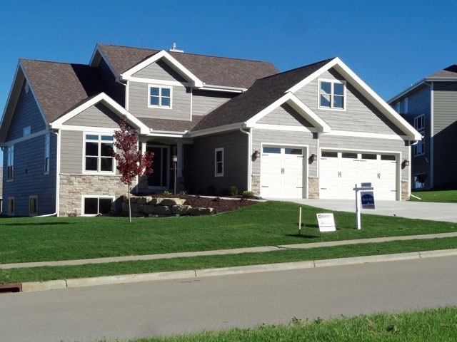 886 Alpine Pkwy, Oregon, WI 53575 - photo 1