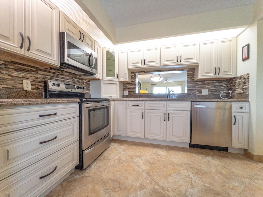 CUSTOM KITCHEN