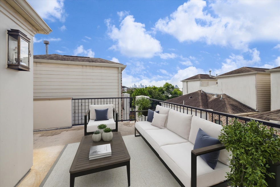 Spacious roof top patio