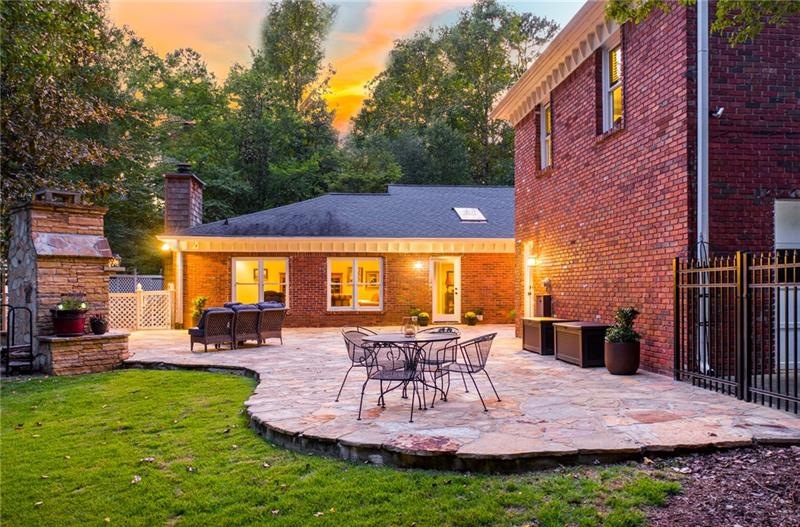 Welcome home to this private outdoor retreat!