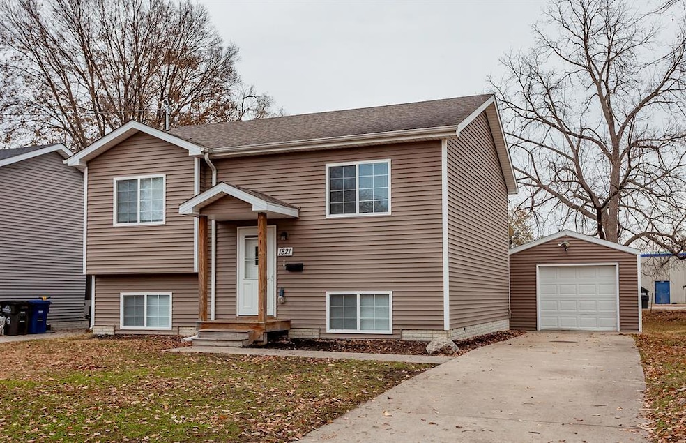 1821 E 25th St, Des Moines, IA 50317 - photo 1