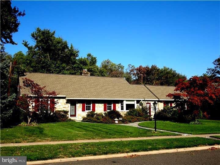 51 Oak Dr, Lansdale, PA 19446 - photo 1