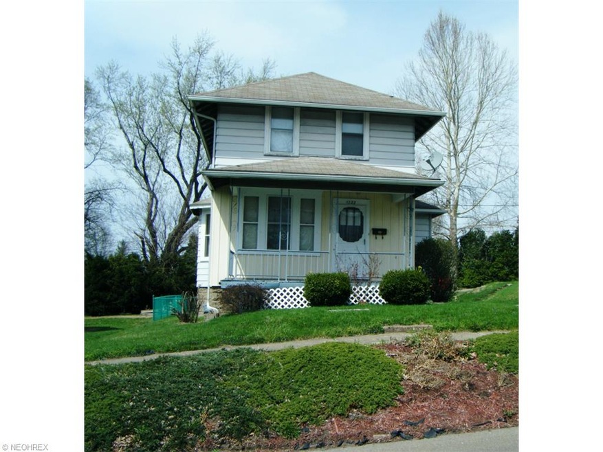 1 1/2 baths, large kitchen