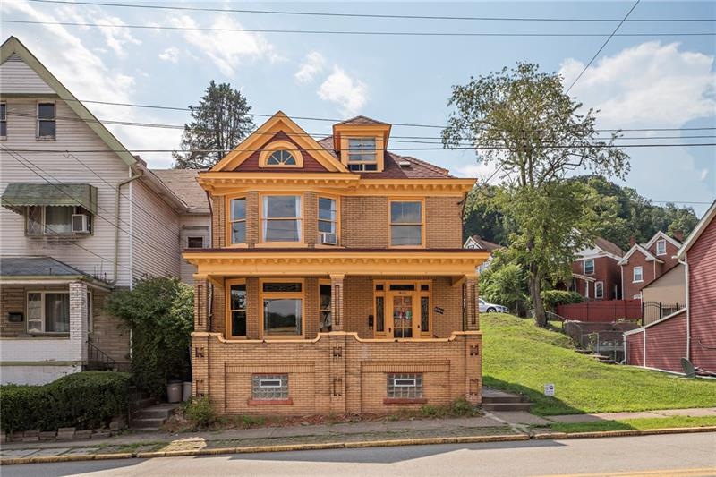 Welcome Home to 400 Wall Avenue a well-maintained 