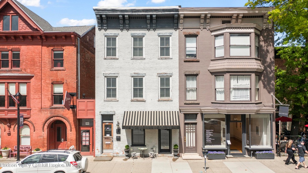 362 Warren St unit 3, Hudson, NY 12534 - photo 1