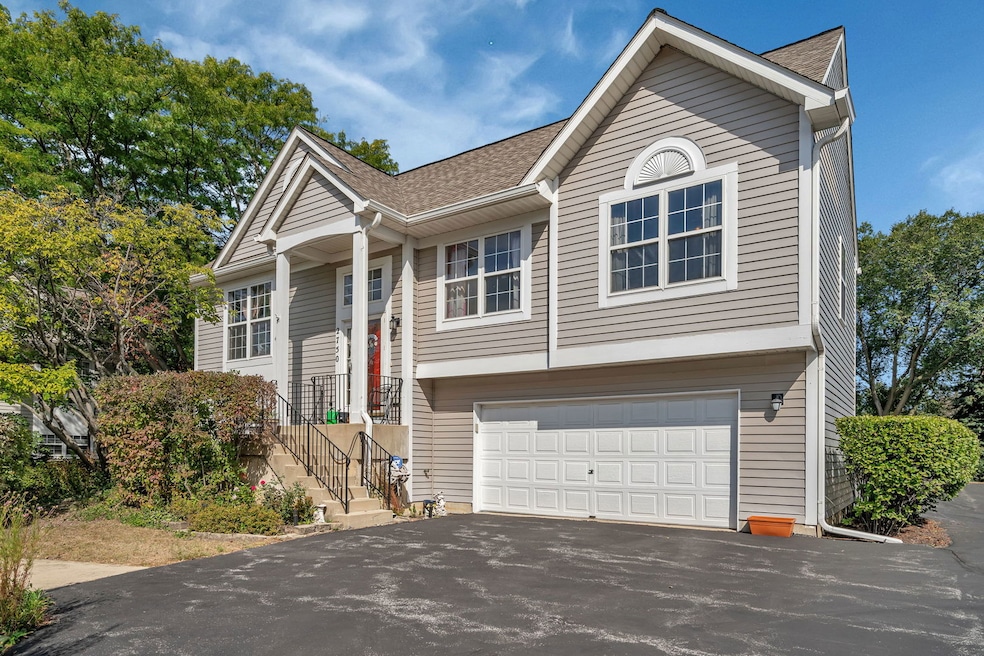 2750 Shelly Ln, Aurora, IL 60504 - photo 1