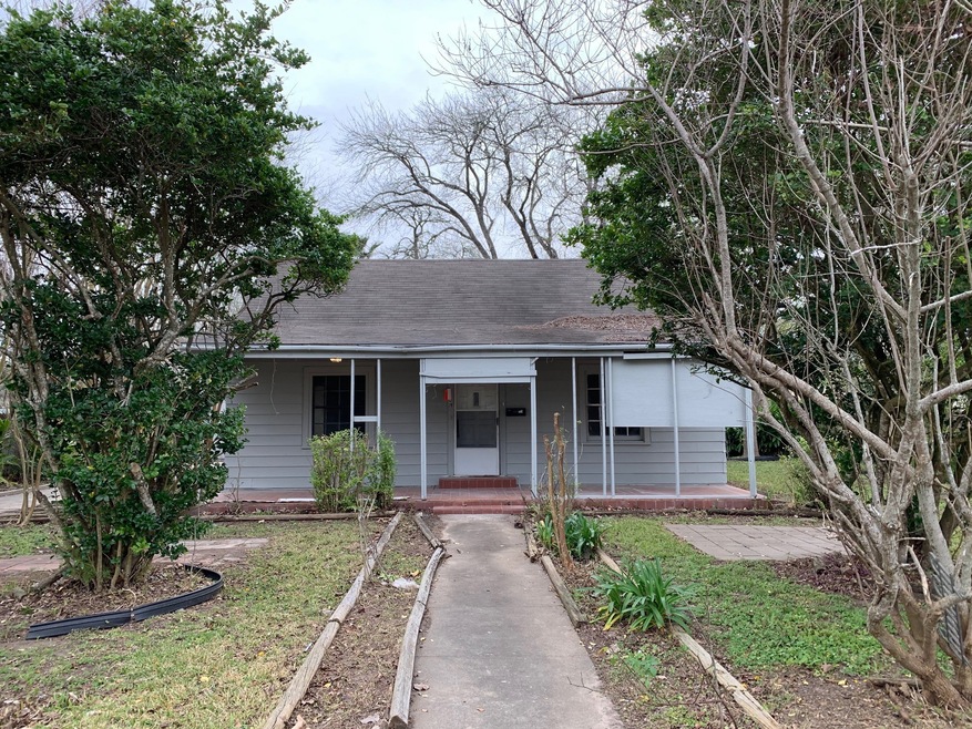1209 Avenue G, Bay City, TX 77414 - photo 1