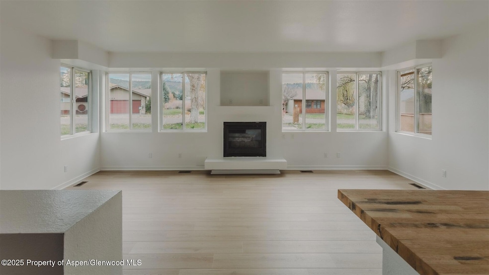 253_SurreySt_LivingRoom_2N1A9903-HDR