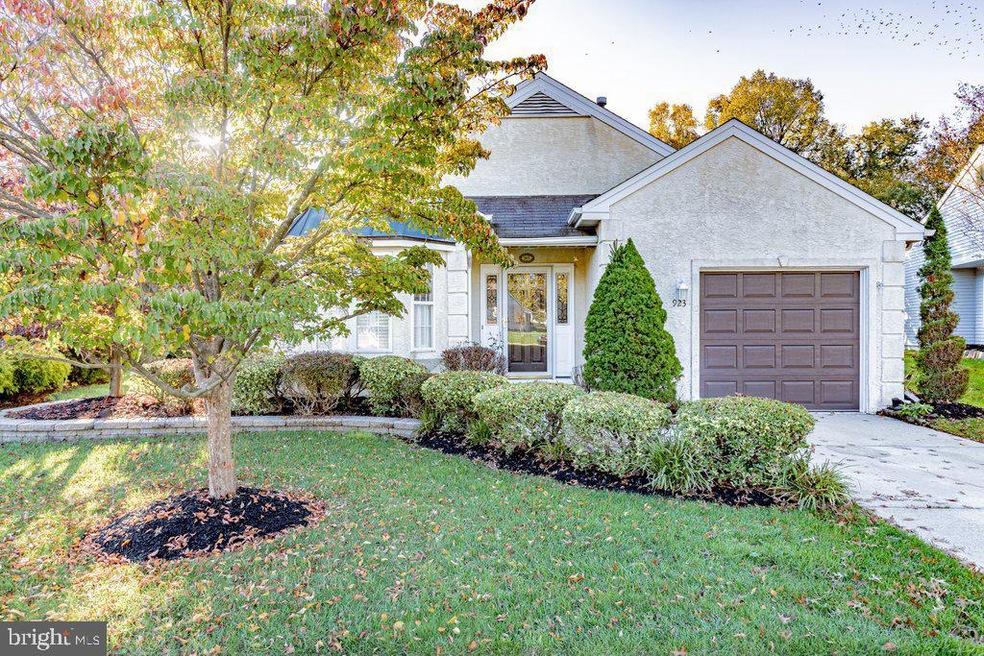 923 Larkspur Place S, Mount Laurel, NJ 08054 - photo 1