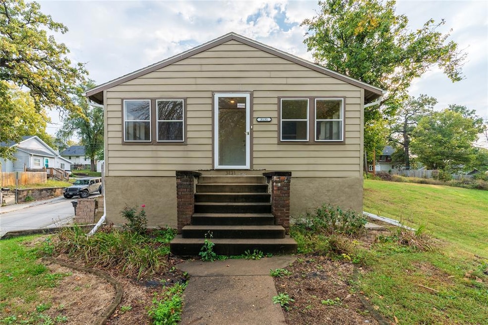 3131 6th Ave, Des Moines, IA 50313 - photo 1