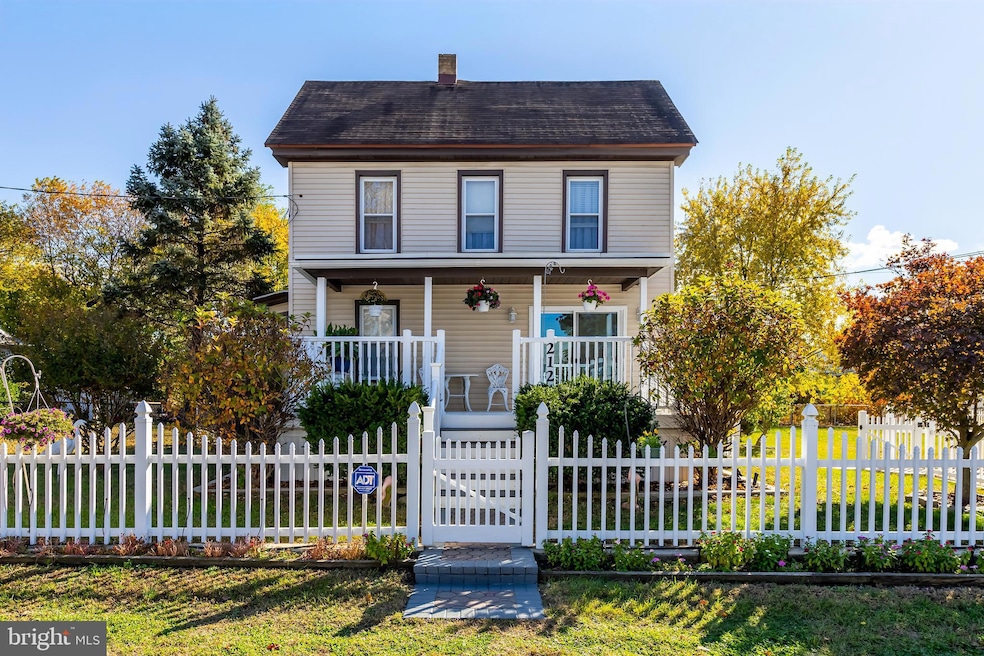 212 E Jefferson St, Paulsboro, NJ 08066 - photo 1