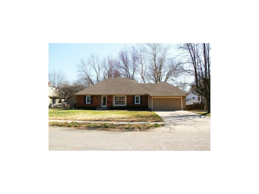 Ranch - 1.5 story.  Brick and siding.  New thermal
