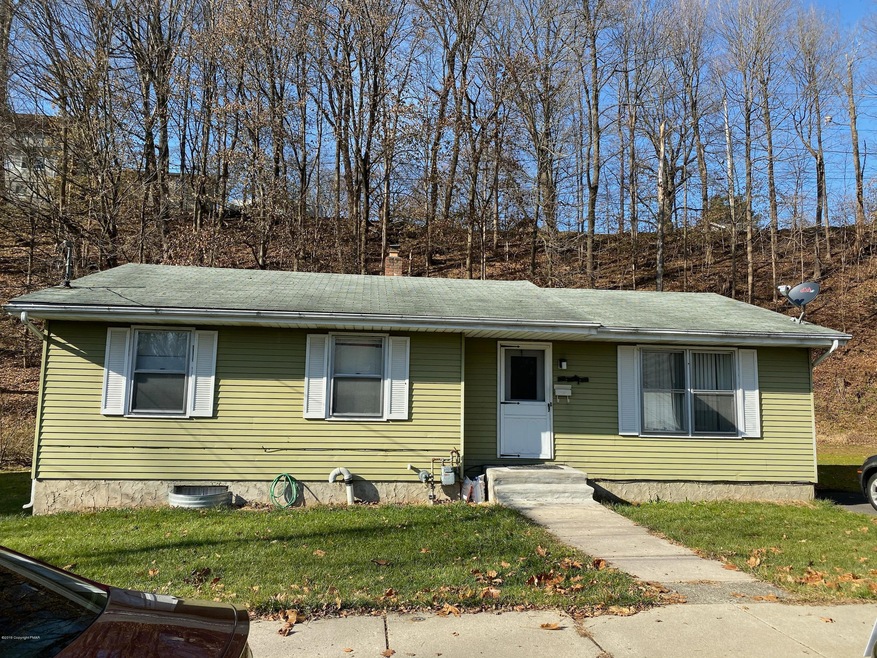 121 N 3rd St, Stroudsburg, PA 18360 - photo 1