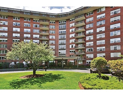 Imperial Towers unit 708, Chestnut Hill, MA 02467 - photo 1