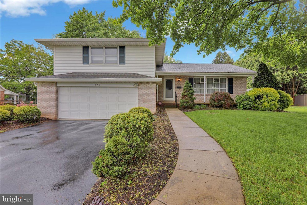 1649 Sherwood Rd, Reading, PA 19610 - photo 1