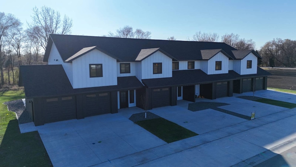 318 Ruthie Ave, Milbank, SD 57252 - photo 1