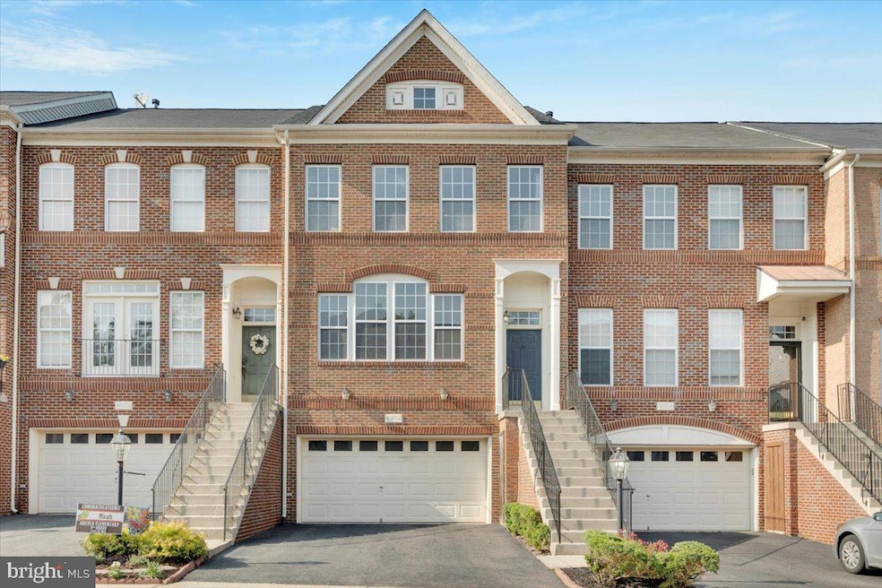 41904 Cinnabar Square, Stone Ridge, VA 20105 - photo 1