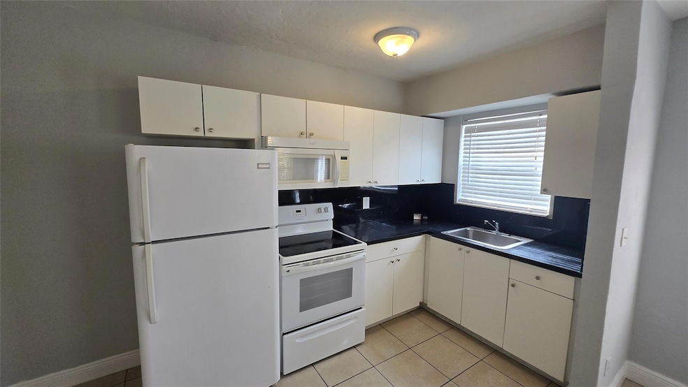 1012 NW 2nd Ave unit 1, Hallandale Beach, FL 33009 - photo 1