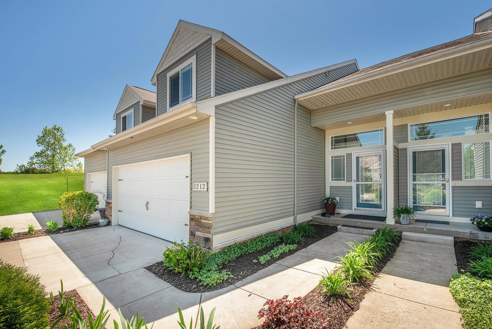 1212 Coopers Pass SW