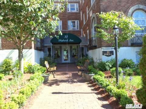 30 Shipherd Ave unit 7B, Lynbrook, NY 11563 - photo 1