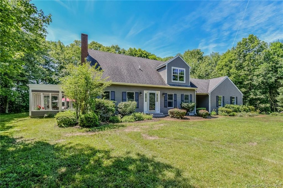 Welcome to 435 Route 81 in Killingworth!