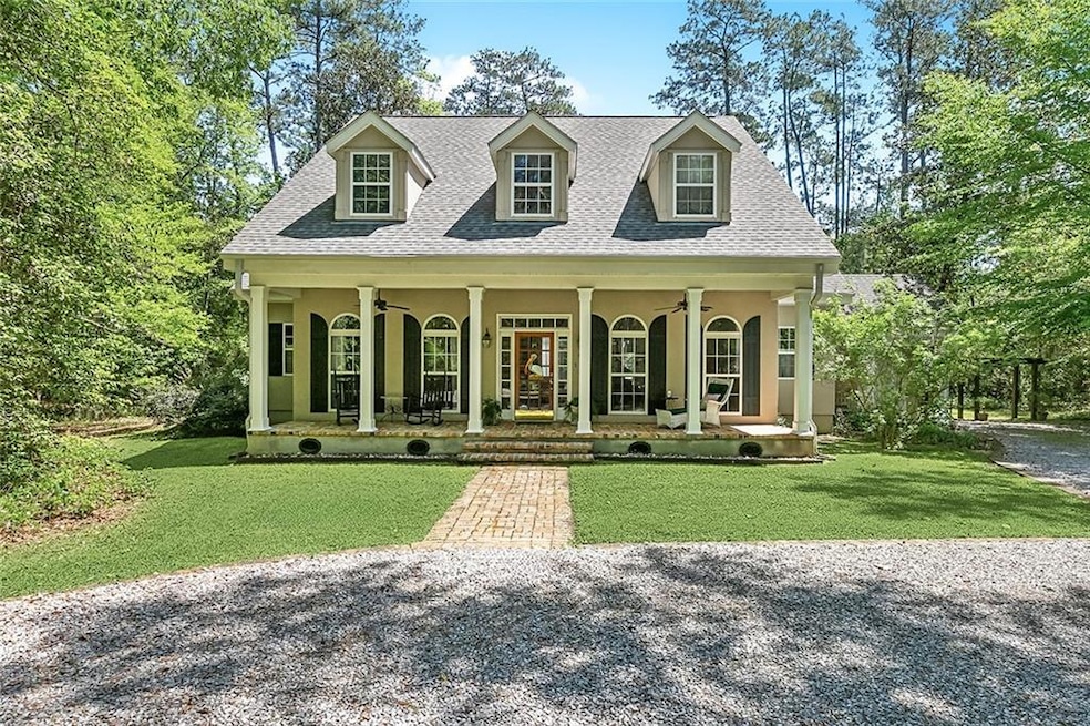 Welcome home to 10 Elizabeth!