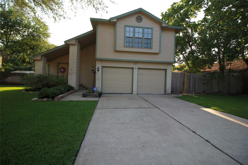 420 Old Course Dr, Friendswood, TX 77546 - photo 1