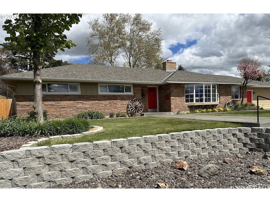 1215 NW Johns Ave, Pendleton, OR 97801 - photo 1