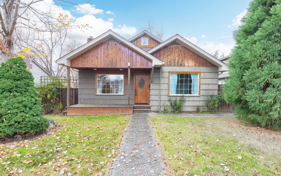 418 NE 11th St, Grants Pass, OR 97526 - photo 1