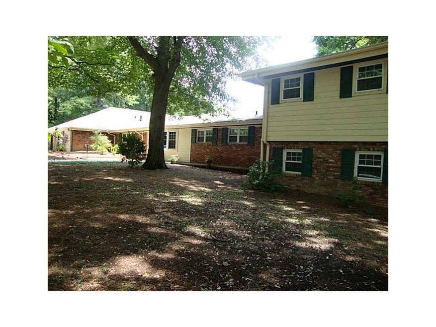 Exterior Front. Large home - walk to parks - Corne