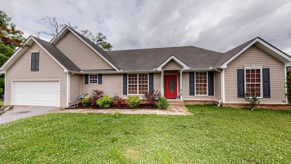 218 Shelbyville Mills Rd, Shelbyville, TN 37160 - photo 1