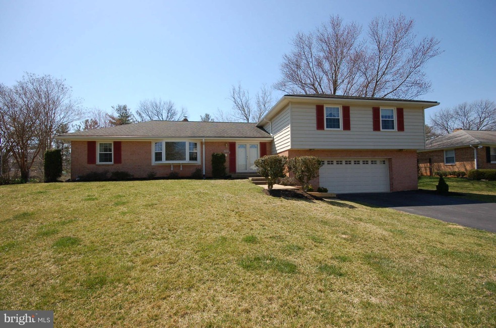 4209 Queen Mary Dr, Olney, MD 20832 - photo 1