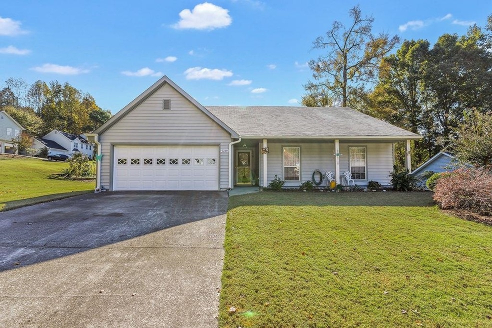 5200 Maltdie Ct, Sugar Hill, GA 30518 - photo 1