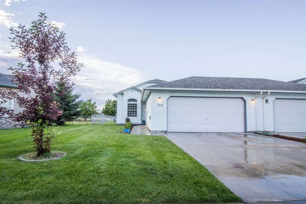 352 S Valley Dr, Nampa, ID 83686 - photo 1