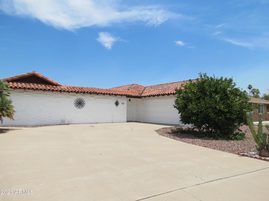10136 W Cinnebar Ave, Sun City, AZ 85351 - photo 1