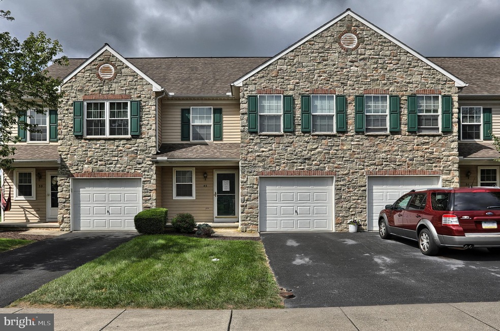 45 N Village Cir, Palmyra, PA 17078 - photo 1