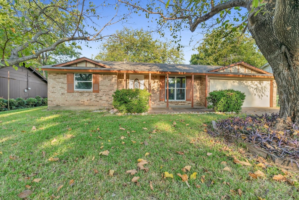 825 Gettysburg Place, Bedford, TX 76022 - photo 1