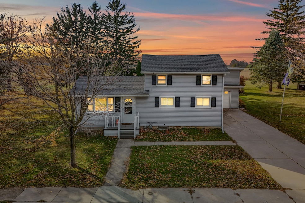 220 Wesley St, Reading, MI 49274 - photo 1