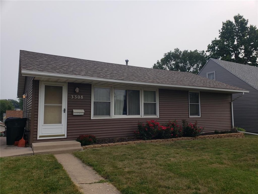 3308 G Ave NW, Cedar Rapids, IA 52405 - photo 1
