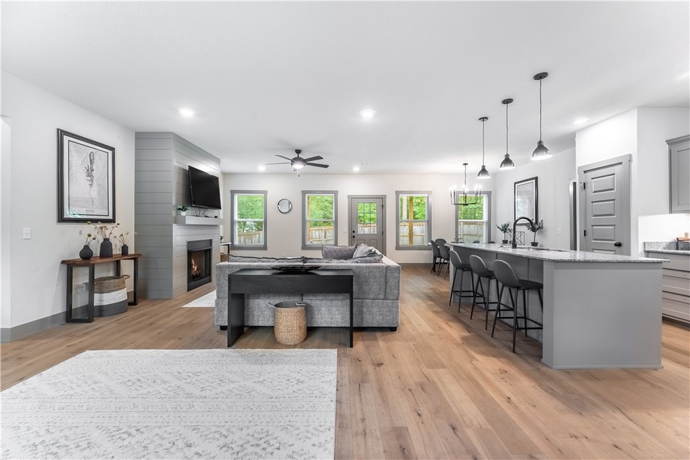 Welcome to 1 Sidebottom Circle in Bella Vista!  This property has been extremely well maintained and feels 