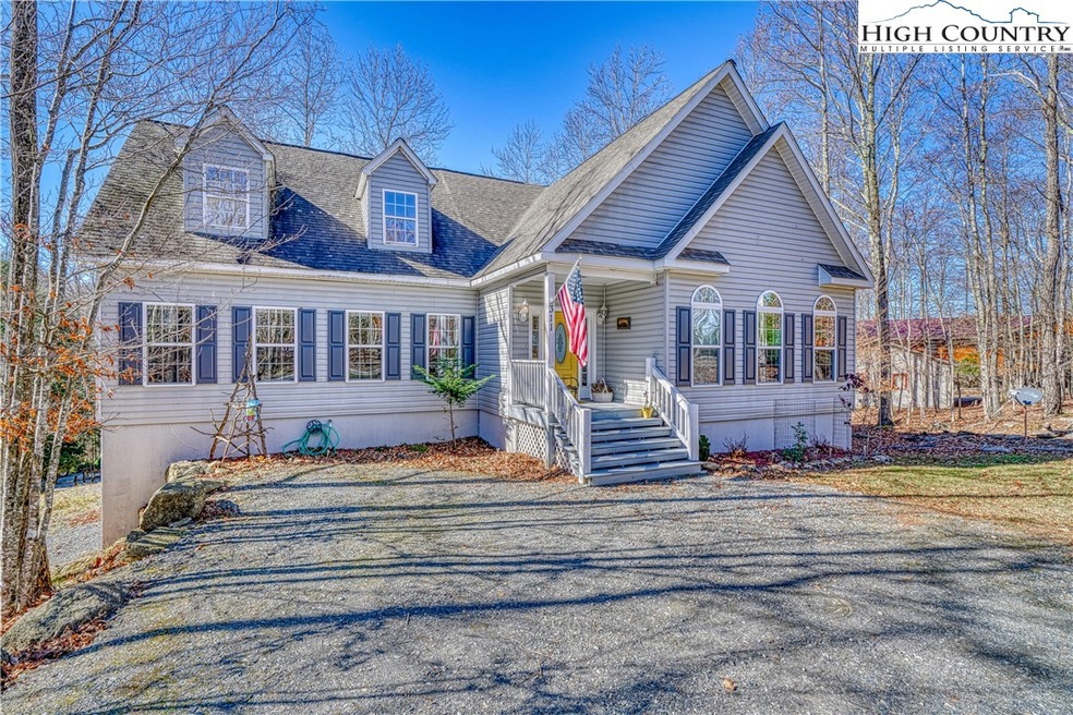 Newer Beech Mountain home with easy driveway and c
