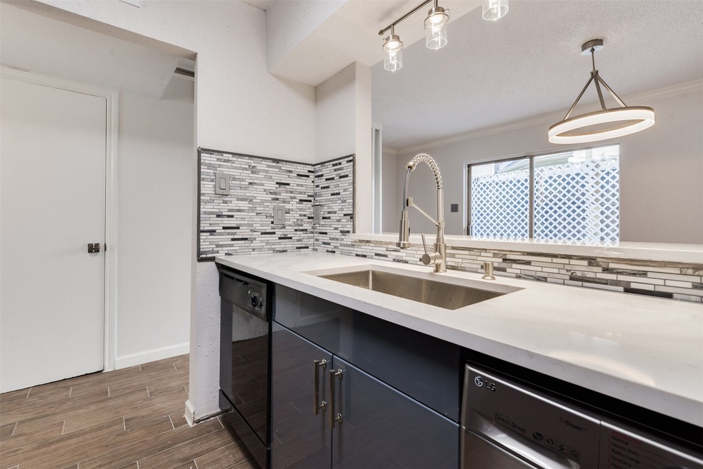 1713 Huldy St unit 2, Houston, TX 77019 - photo 1