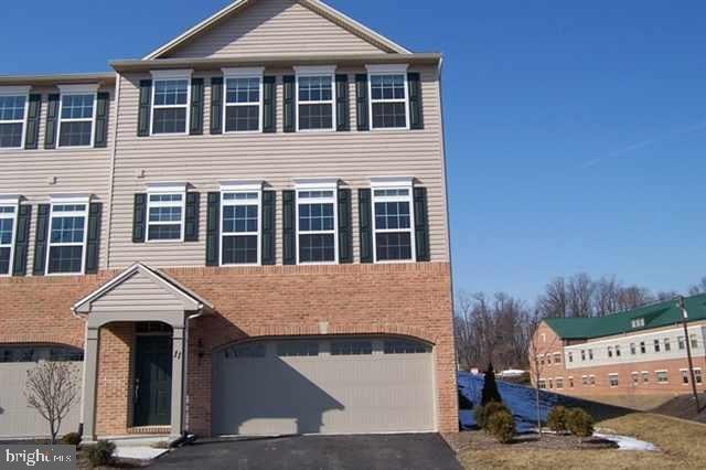11 Crossgate Cir, Lemoyne, PA 17043 - photo 1