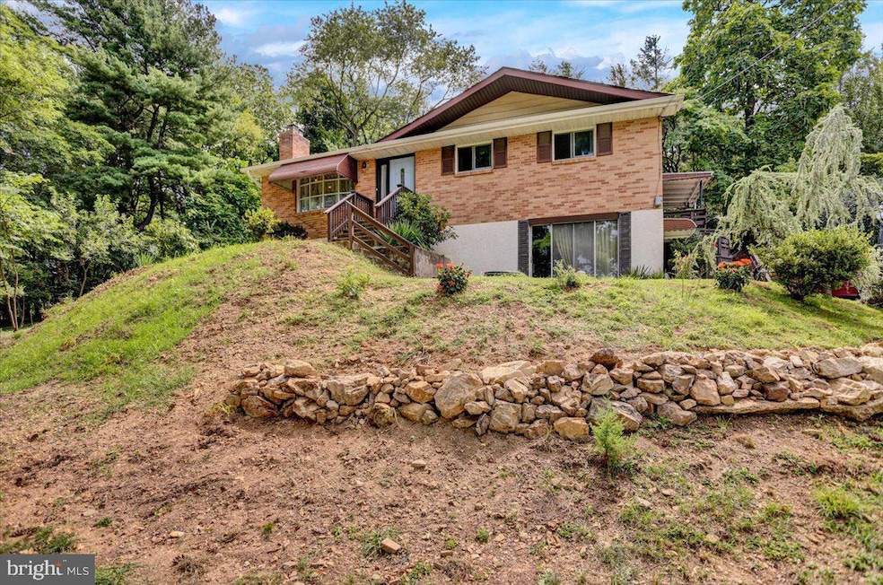 3211 Mannerchor Rd, Temple, PA 19560 - photo 1